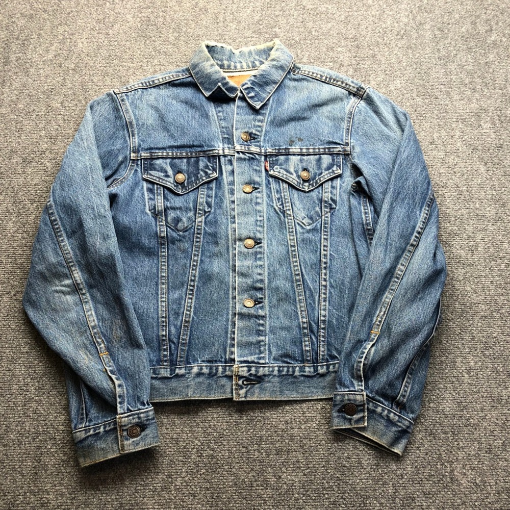 Vintage Levis 71205 0217 Denim Trucker Jacket Mens 42L Blue Jean Made in USA